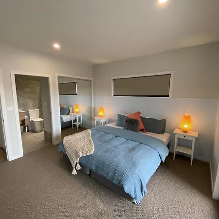Jindabyne House 2, Modern 3 Bedroom Home, Lake & Mountain Views With Fireplace Exterior photo