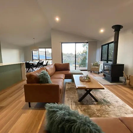 Jindabyne House 2, Modern 3 Bedroom Home, Lake & Mountain Views With Fireplace Exterior photo