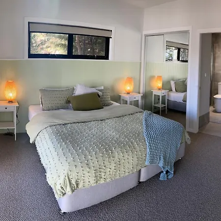 Jindabyne House 2, Modern 3 Bedroom Home, Lake & Mountain Views With Fireplace Exterior photo
