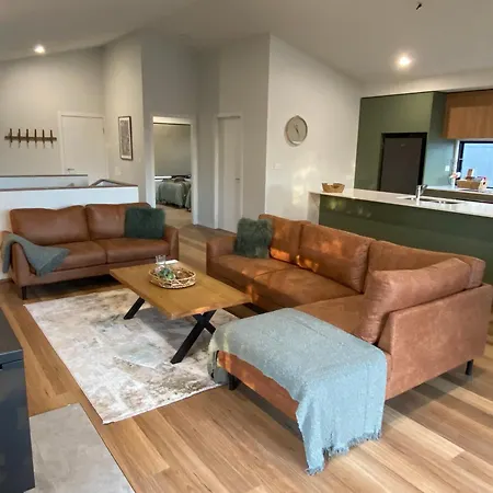 Jindabyne House 2, Modern 3 Bedroom Home, Lake & Mountain Views With Fireplace Exterior photo